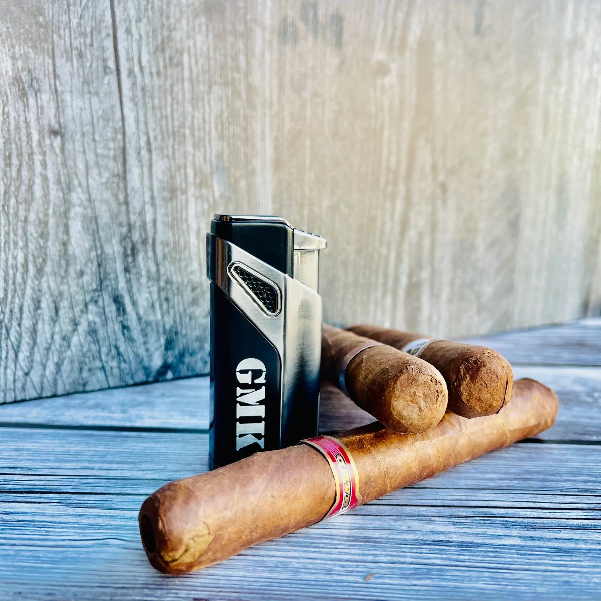 Handsome Personalized Cigar Gift Box Set 